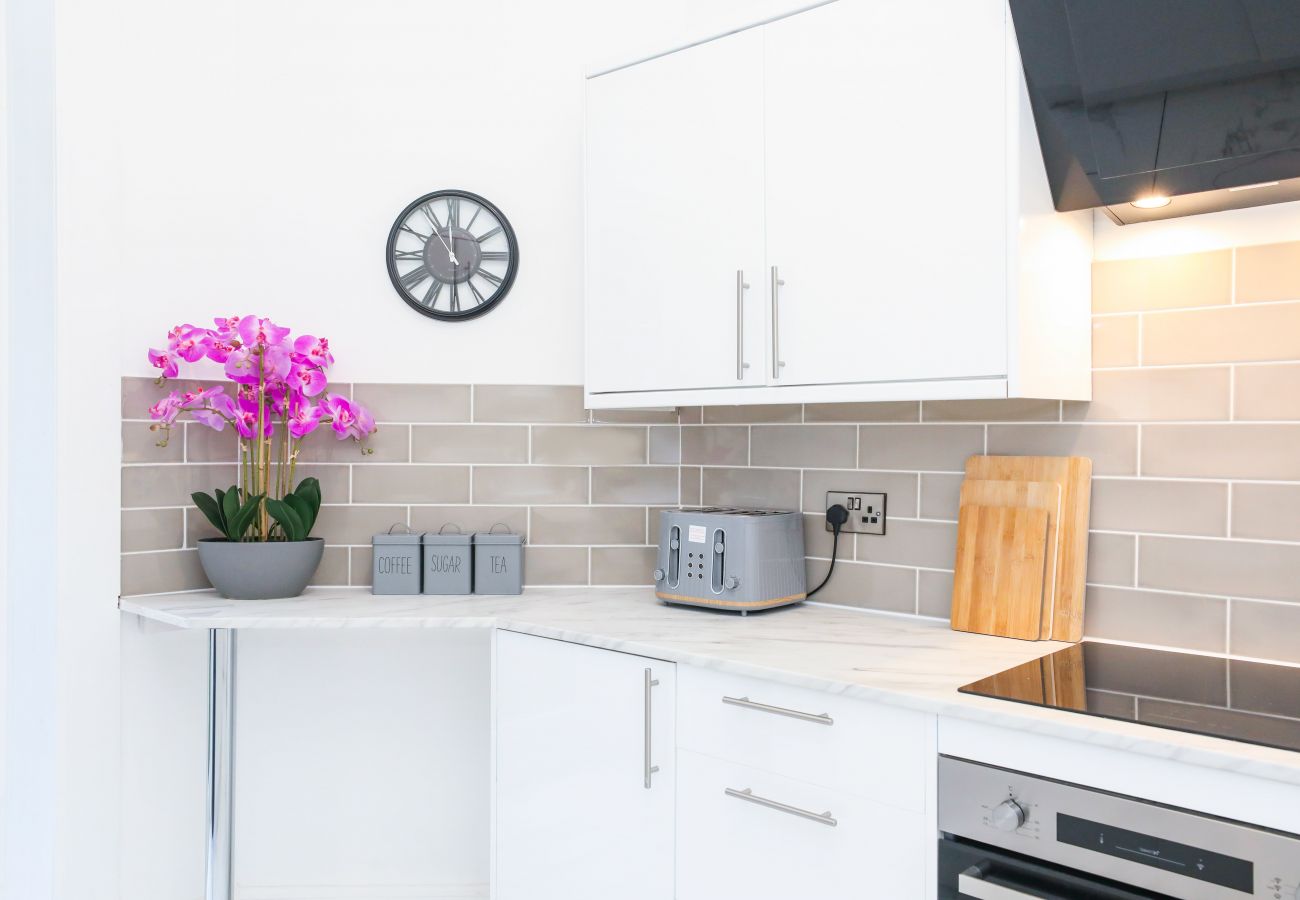 Rent by room in Edinburgh - Deluxe Double Bedroom in Edinburgh 