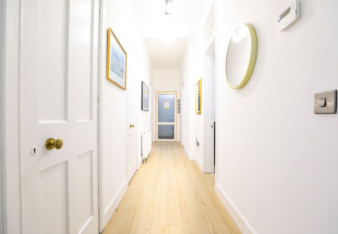 Rent by room in Edinburgh - Deluxe Double Bedroom in Edinburgh 