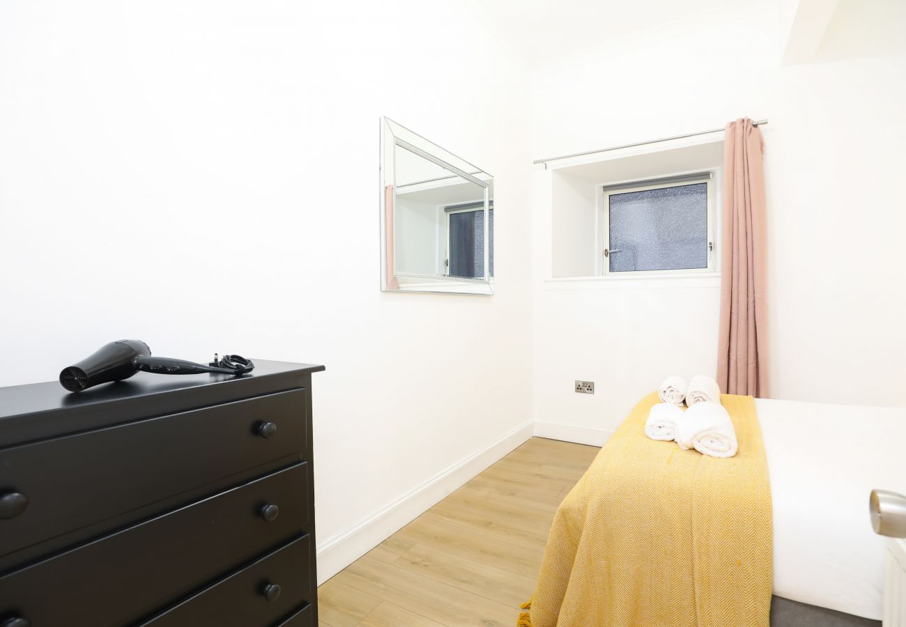 Rent by room in Edinburgh - Deluxe Double Bedroom in Edinburgh 