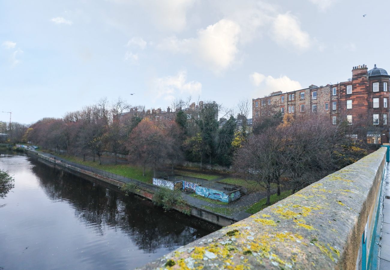 Rent by room in Edinburgh - Deluxe Double Bedroom in Edinburgh 