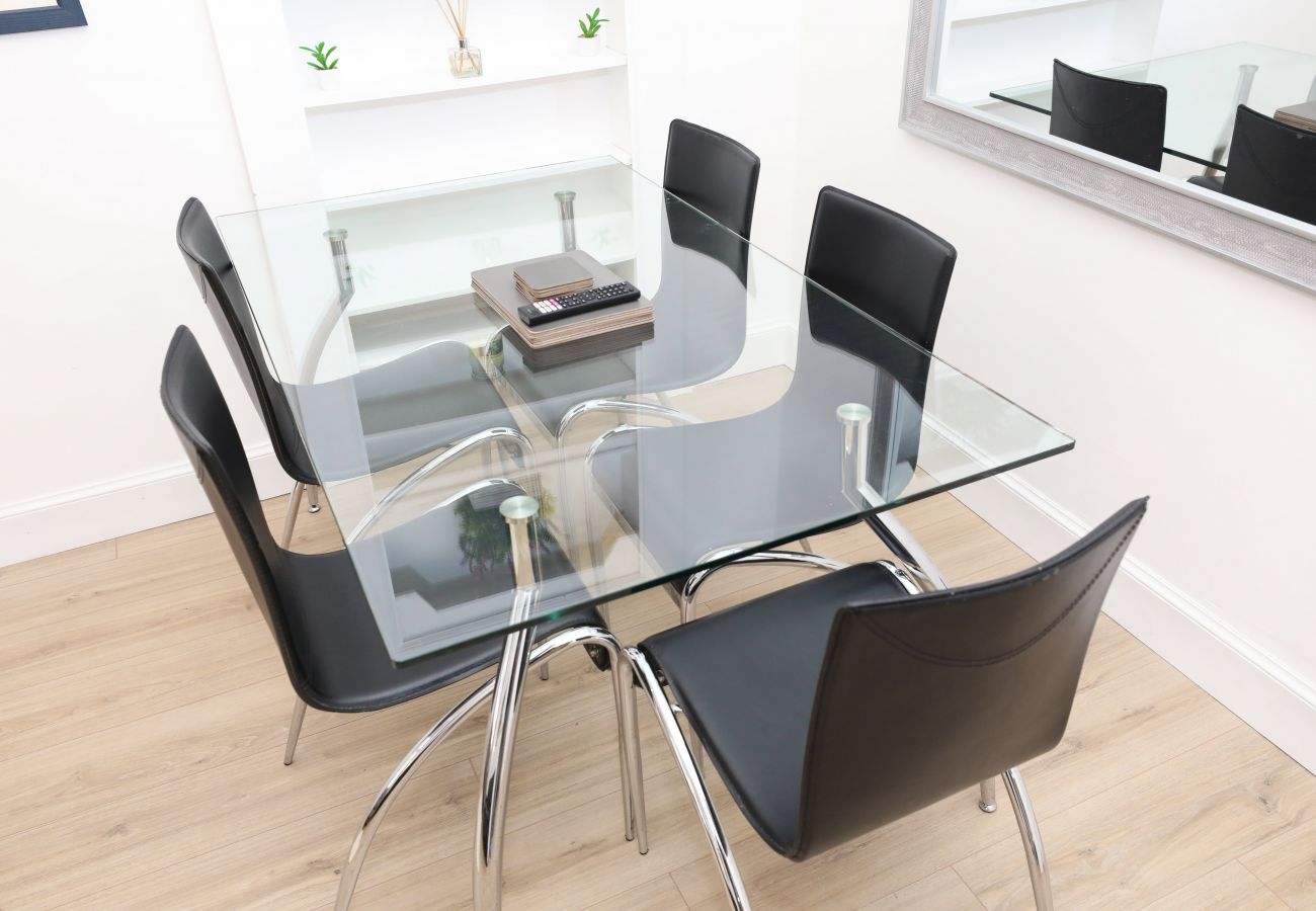 Rent by room in Edinburgh - Deluxe Double Bedroom in Edinburgh 