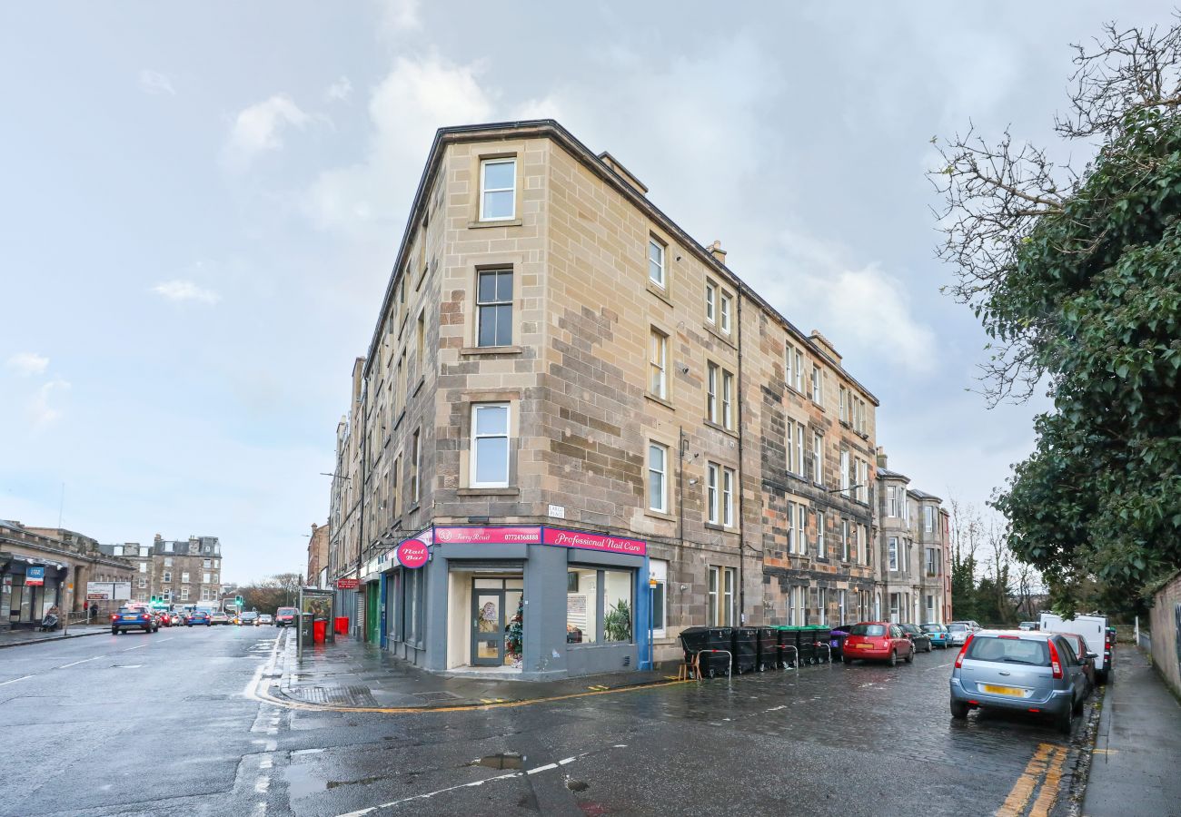 Rent by room in Edinburgh - Deluxe Double Bedroom in Edinburgh 