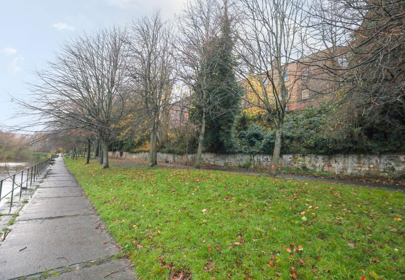 Rent by room in Edinburgh - Deluxe Double Bedroom in Edinburgh 