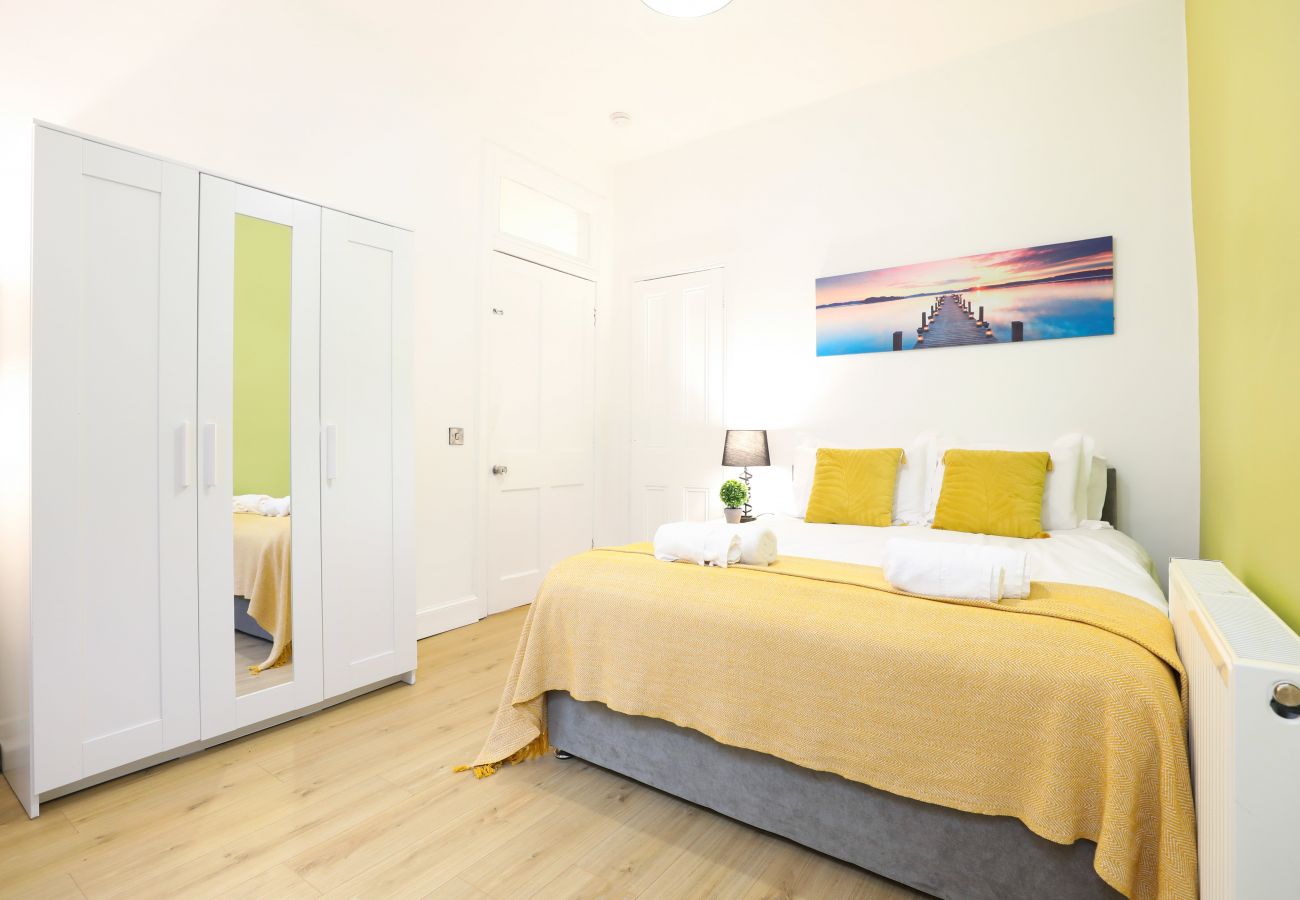 Rent by room in Edinburgh - Luxury Double Bedroom in Edinburgh 