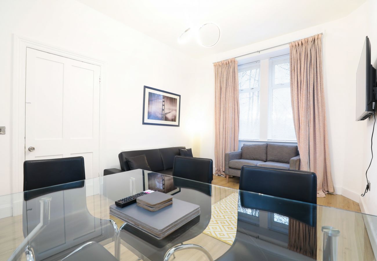 Rent by room in Edinburgh - Luxury Double Bedroom in Edinburgh 