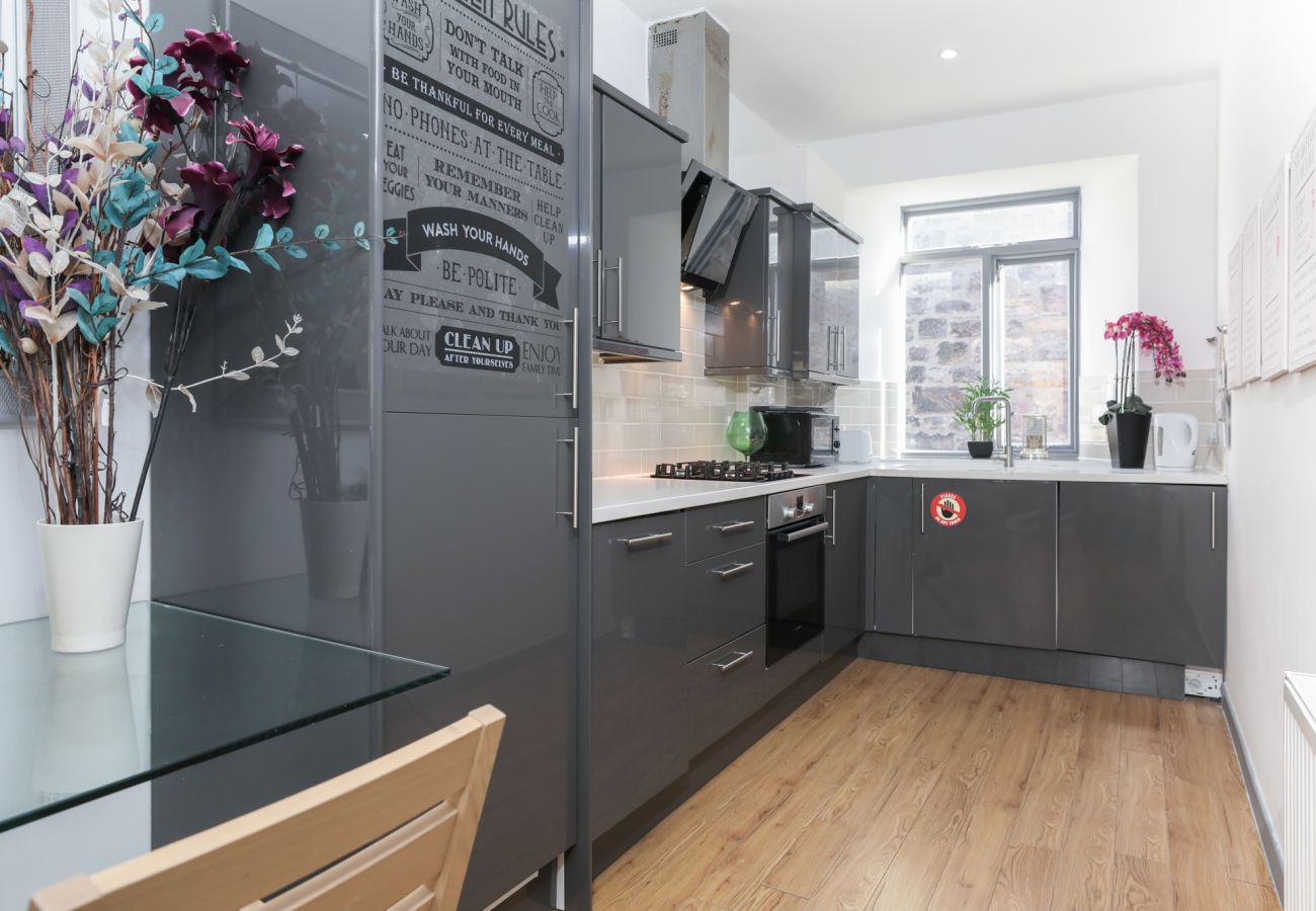 Rent by room in Edinburgh - Deluxe Ensuite Double Room in City Centre 