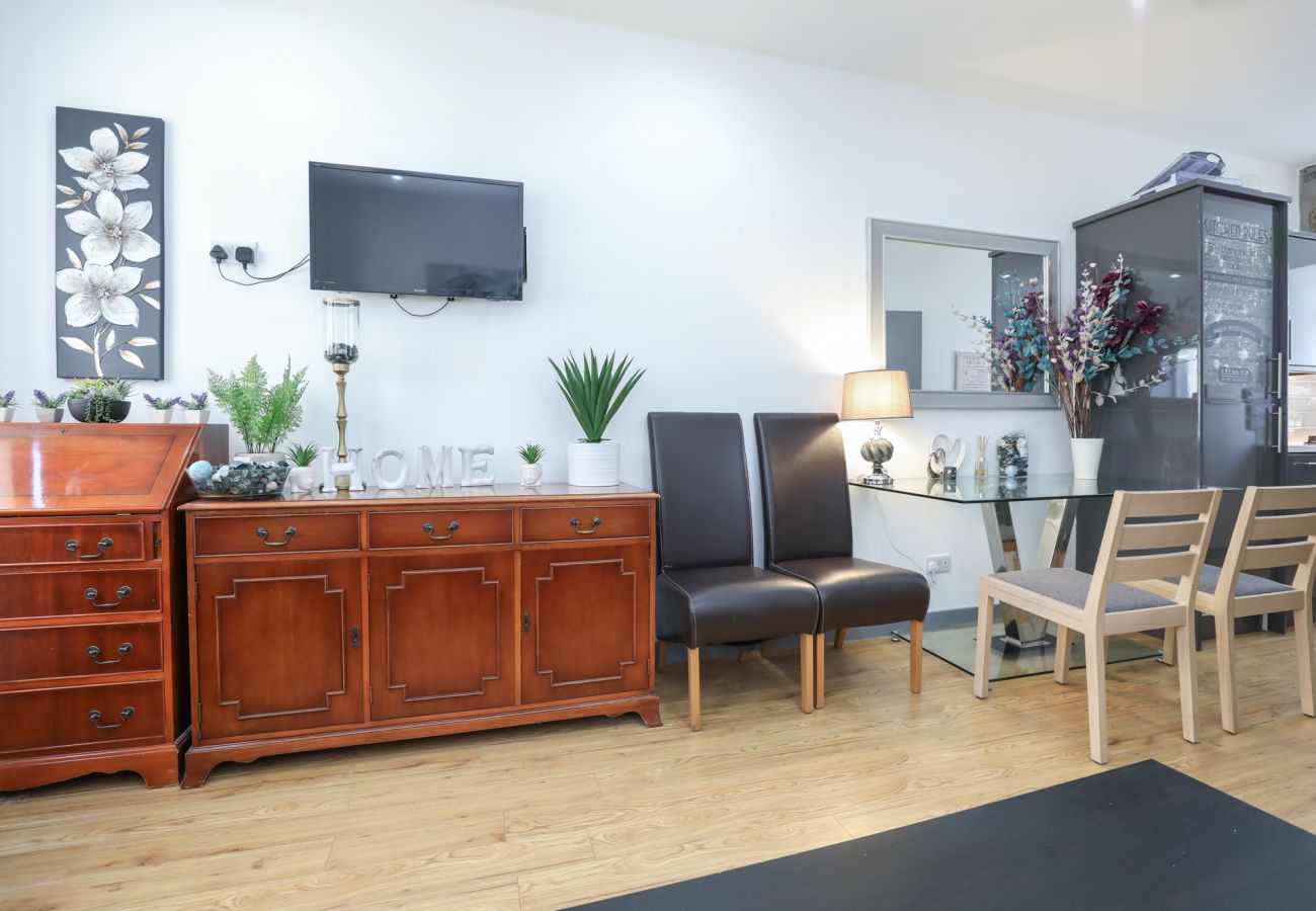 Rent by room in Edinburgh - Deluxe Double Bedroom in City Centre