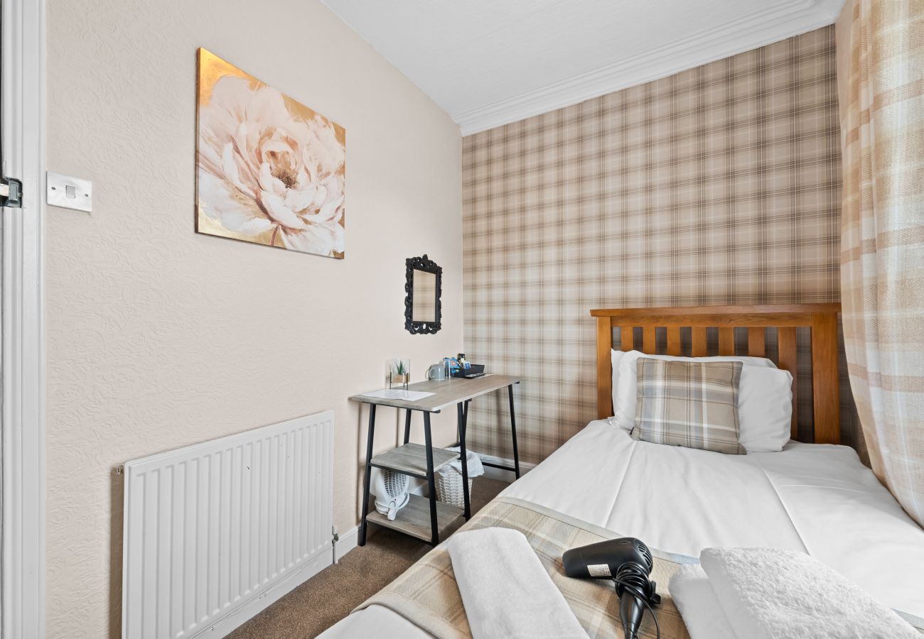 House in Inverness - mySTAYINN Telford 7 Bedroom House