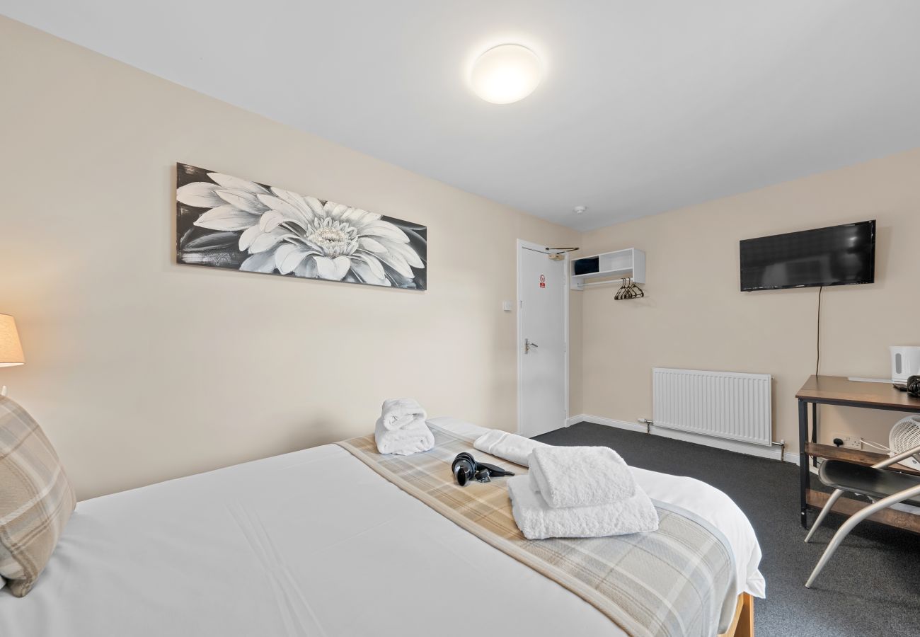 House in Inverness - mySTAYINN Telford 7 Bedroom House