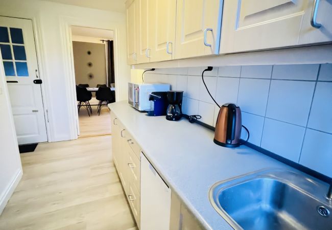 Apartment in Aalborg - aday - Modern 1 Bedroom Charming Central Apartment with Public Parking