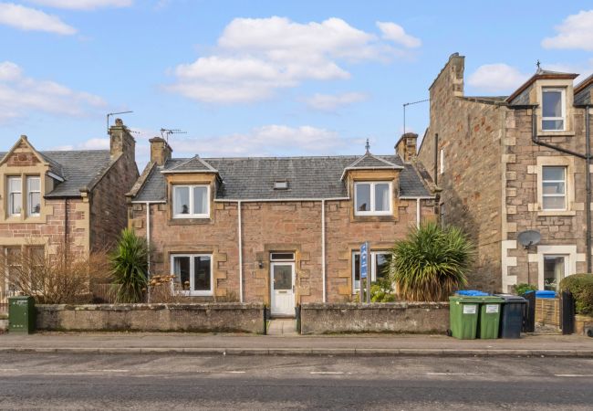 House in Inverness - mySTAYINN Strathblane 7 Bedroom House