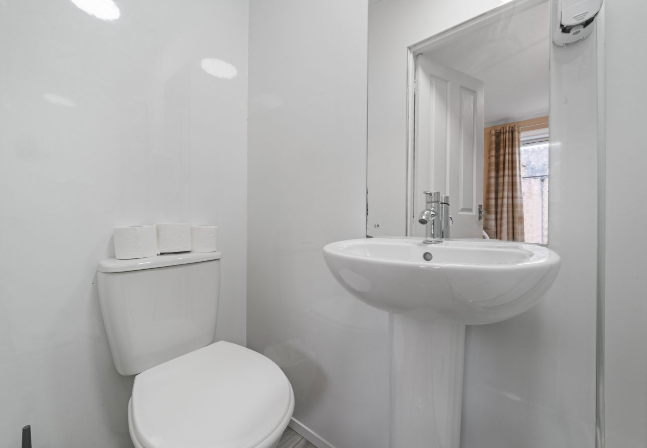 House in Inverness - mySTAYINN Strathblane 7 Bedroom House