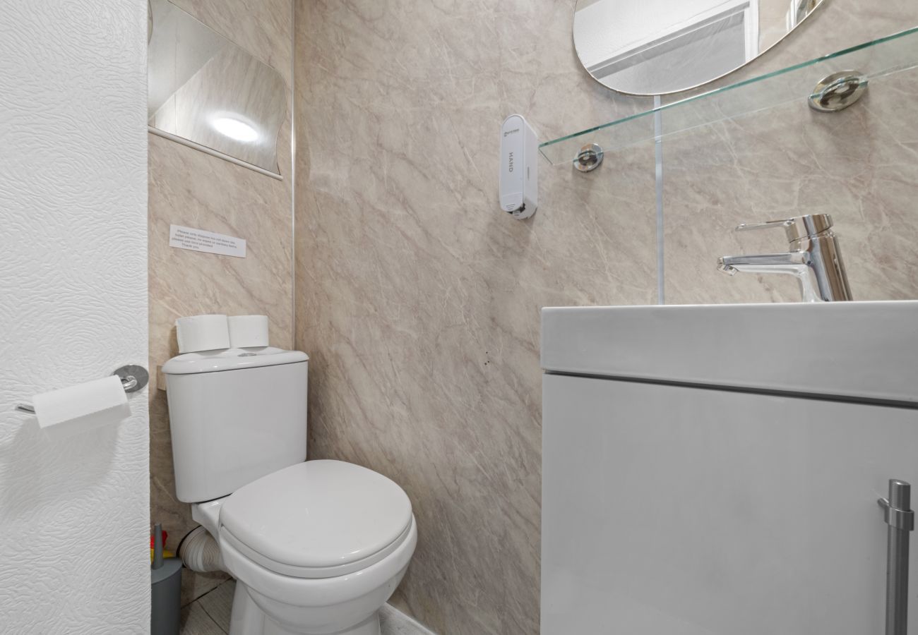 House in Inverness - mySTAYINN Strathblane 7 Bedroom House