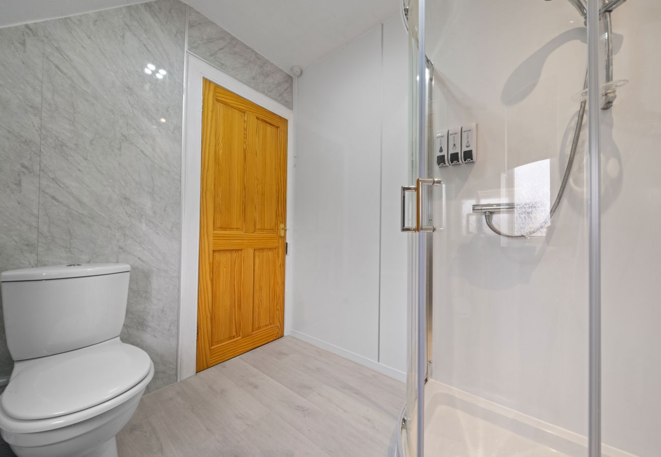 House in Inverness - mySTAYINN Strathblane 7 Bedroom House