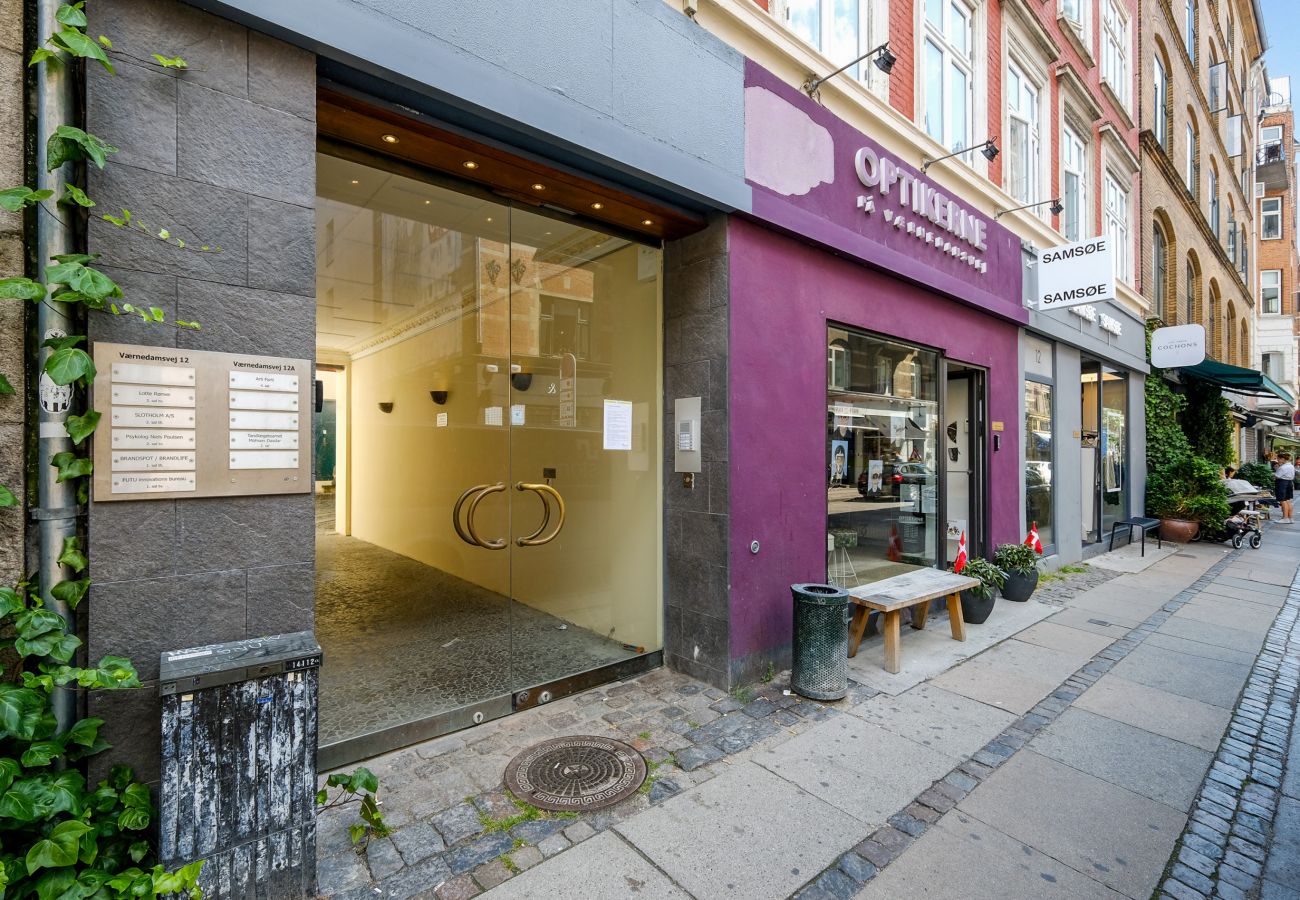 Apartment in København - Lush 1 bedroom apartment in the 5th coolest street in the world