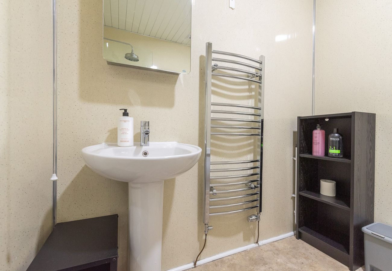 Rent by room in Edinburgh - Relaxing Family Room Ensuite in Edinburgh