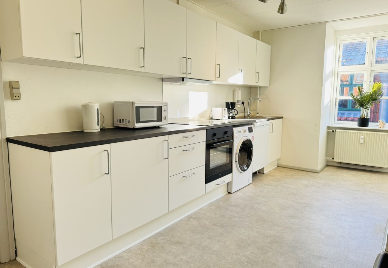 Apartment in Aalborg - aday - Beautiful and Spacious 4 bedroom - Heart of Aalborg