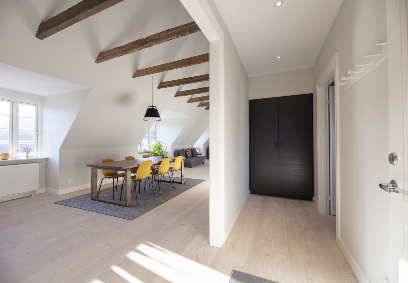 Leje pr. værelse i Aalborg - aday - Modern Living - Balcony Room