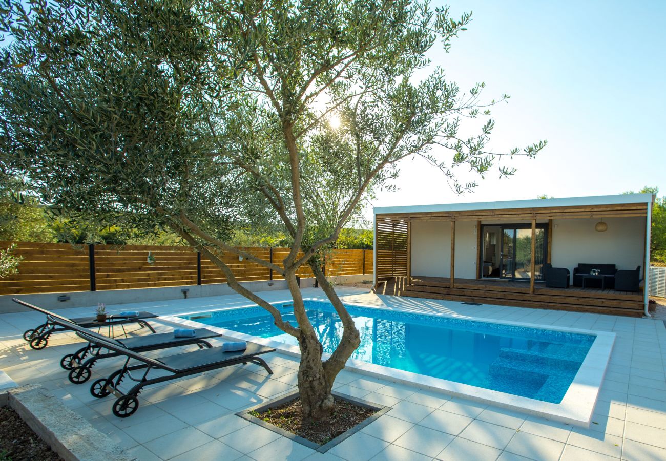 Hus i Donje Raštane - Poolincluded - Holiday Home Relax