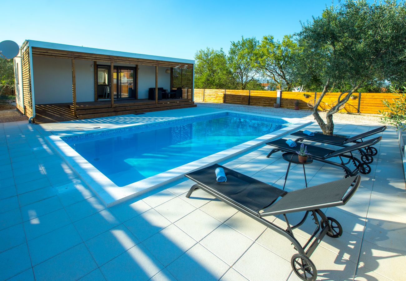 Hus i Donje Raštane - Poolincluded - Holiday Home Relax