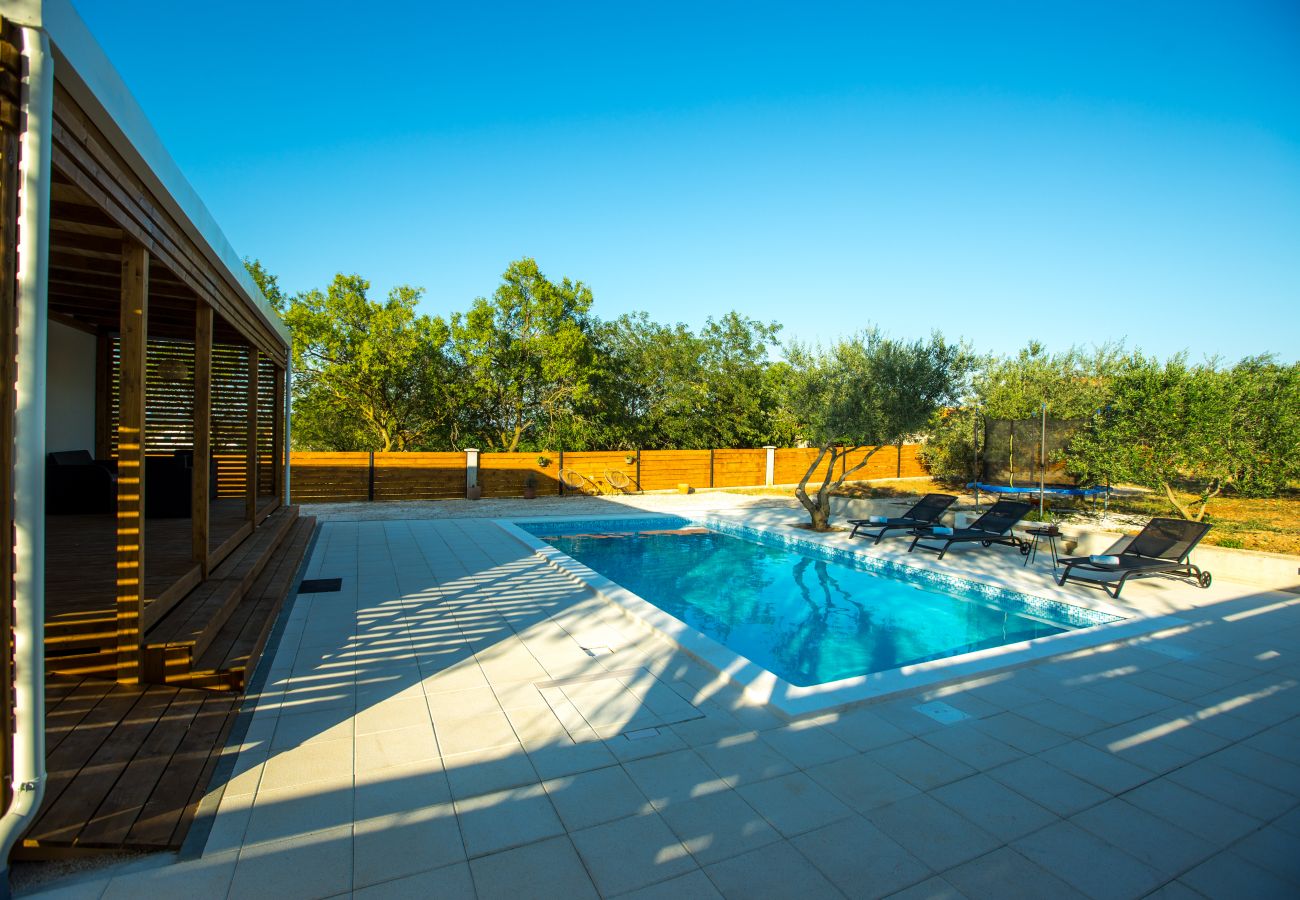 Hus i Donje Raštane - Poolincluded - Holiday Home Relax