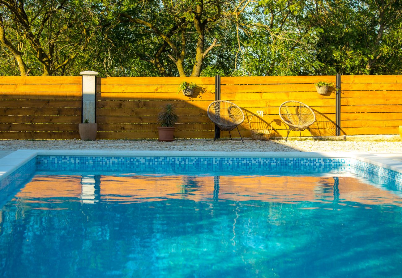 Hus i Donje Raštane - Poolincluded - Holiday Home Relax