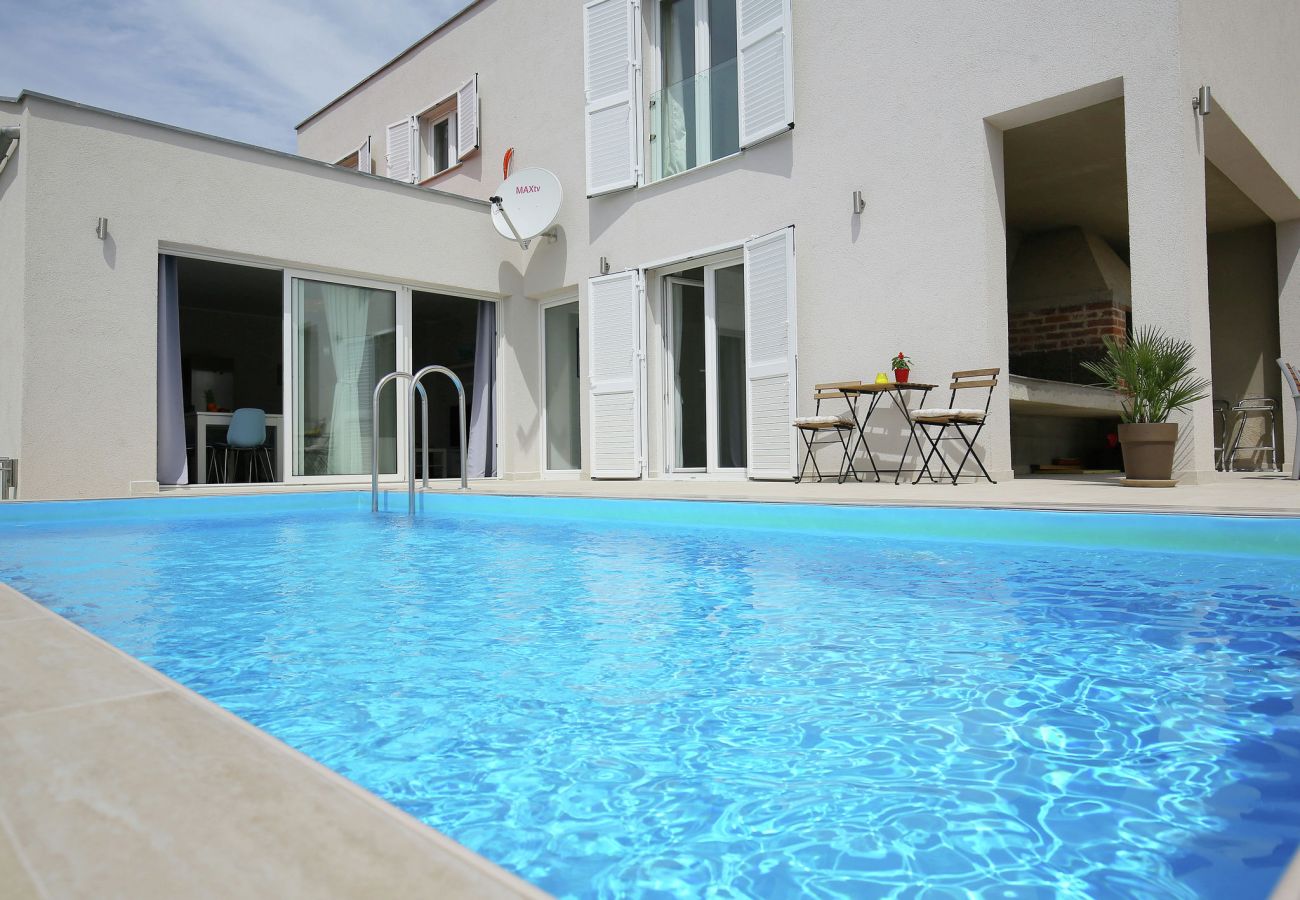 Villa i Maslenica - Poolincluded - Villa Anpero