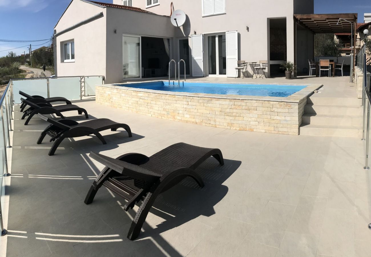 Villa i Maslenica - Poolincluded - Villa Anpero