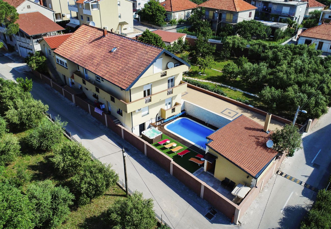 Hus i Zadar - Poolincluded - Villa Yespeace