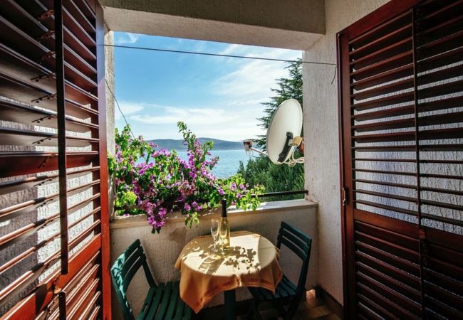 Lejlighed i Starigrad - Beachfront apartment Stipe Lejlighed i Starigrad - Beachfront apartment Stipe