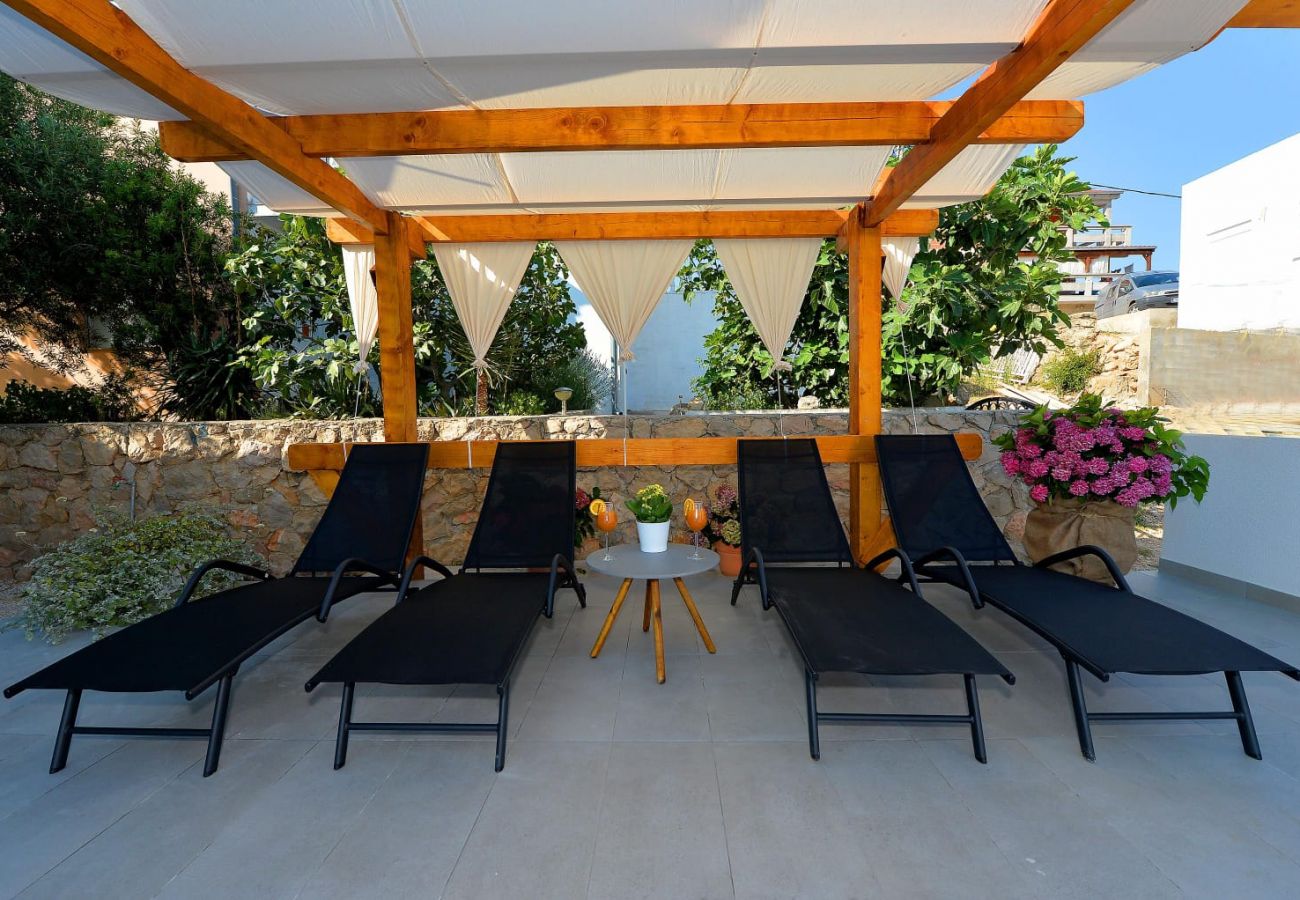 Hus i Maslenica - Poolincluded - Holiday Home Ivona
