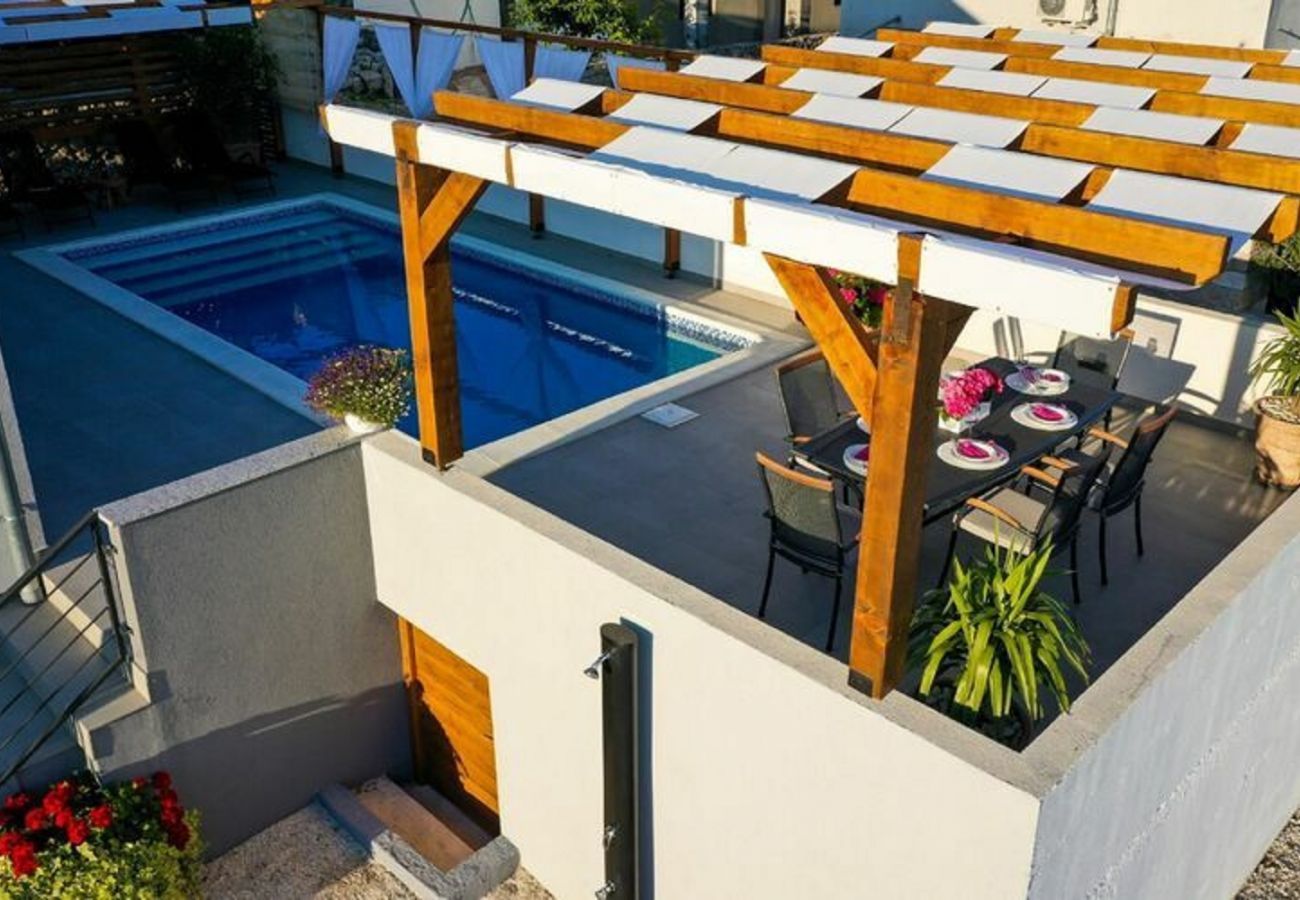 Hus i Maslenica - Poolincluded - Holiday Home Ivona