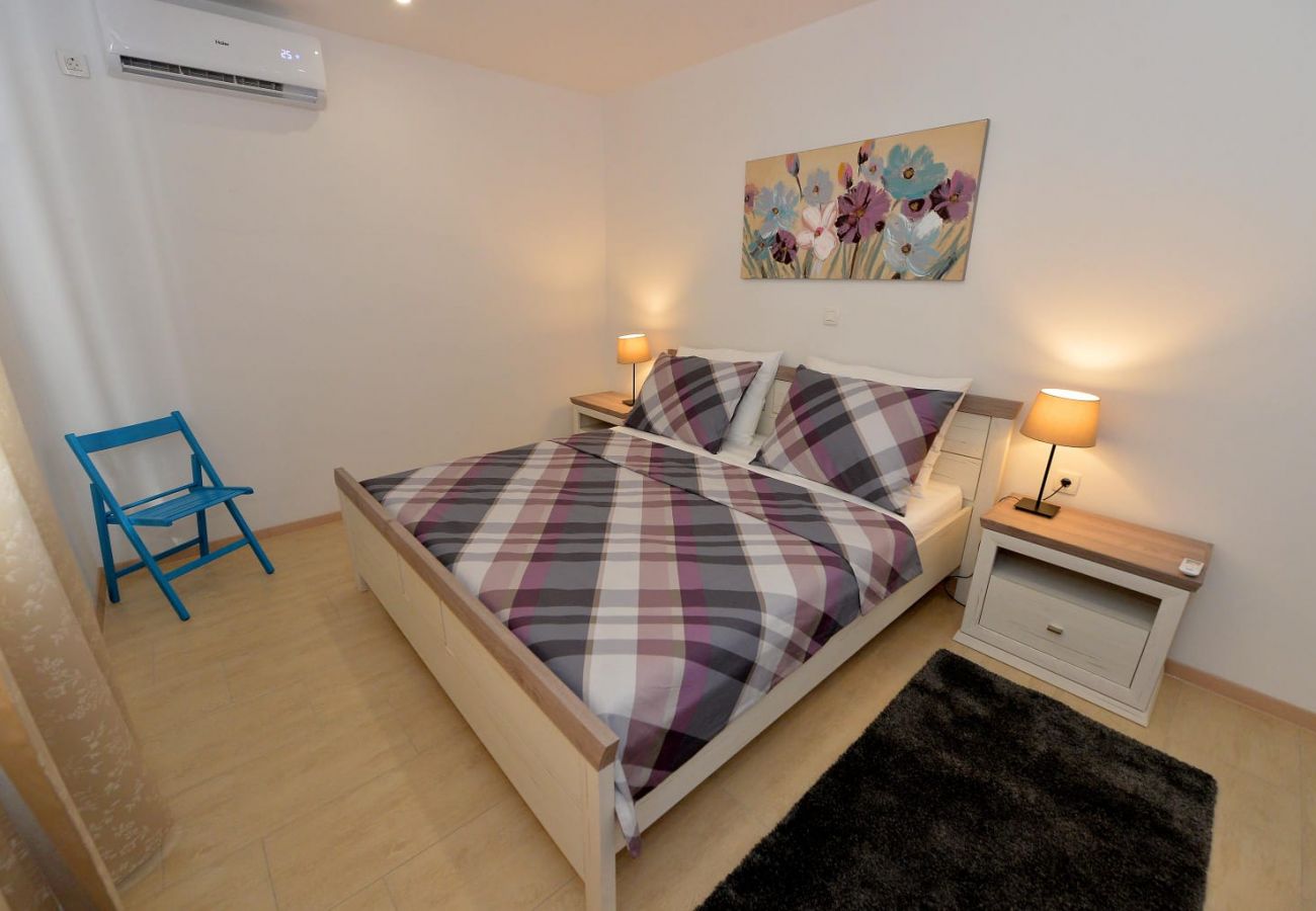 Hus i Maslenica - Poolincluded - Holiday Home Ivona