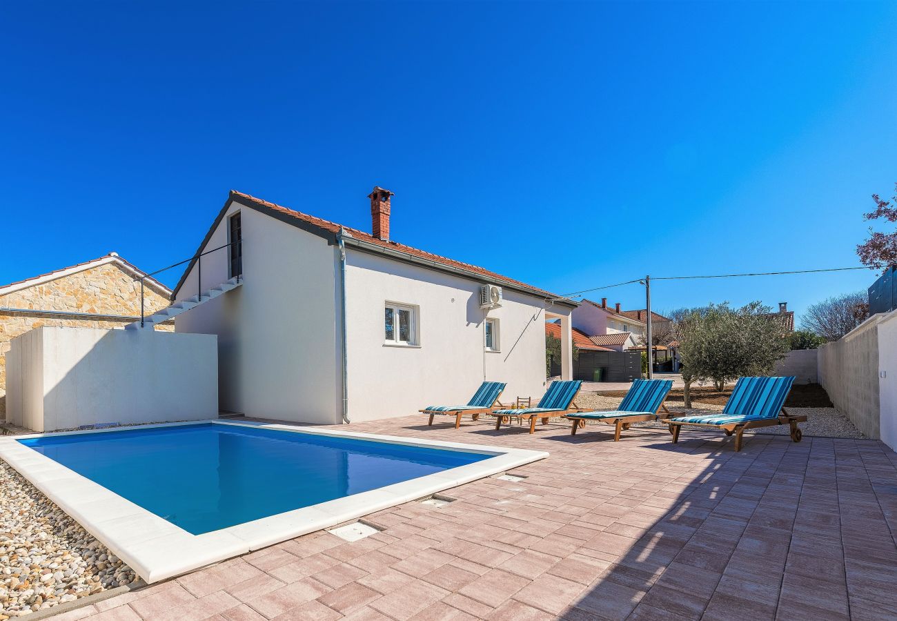 Hus i Škabrnja - Poolincluded - Holiday home Barba