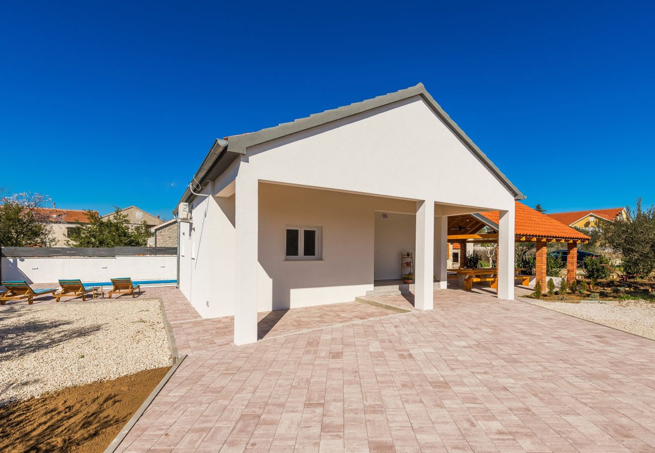 Hus i Škabrnja - Poolincluded - Holiday home Barba