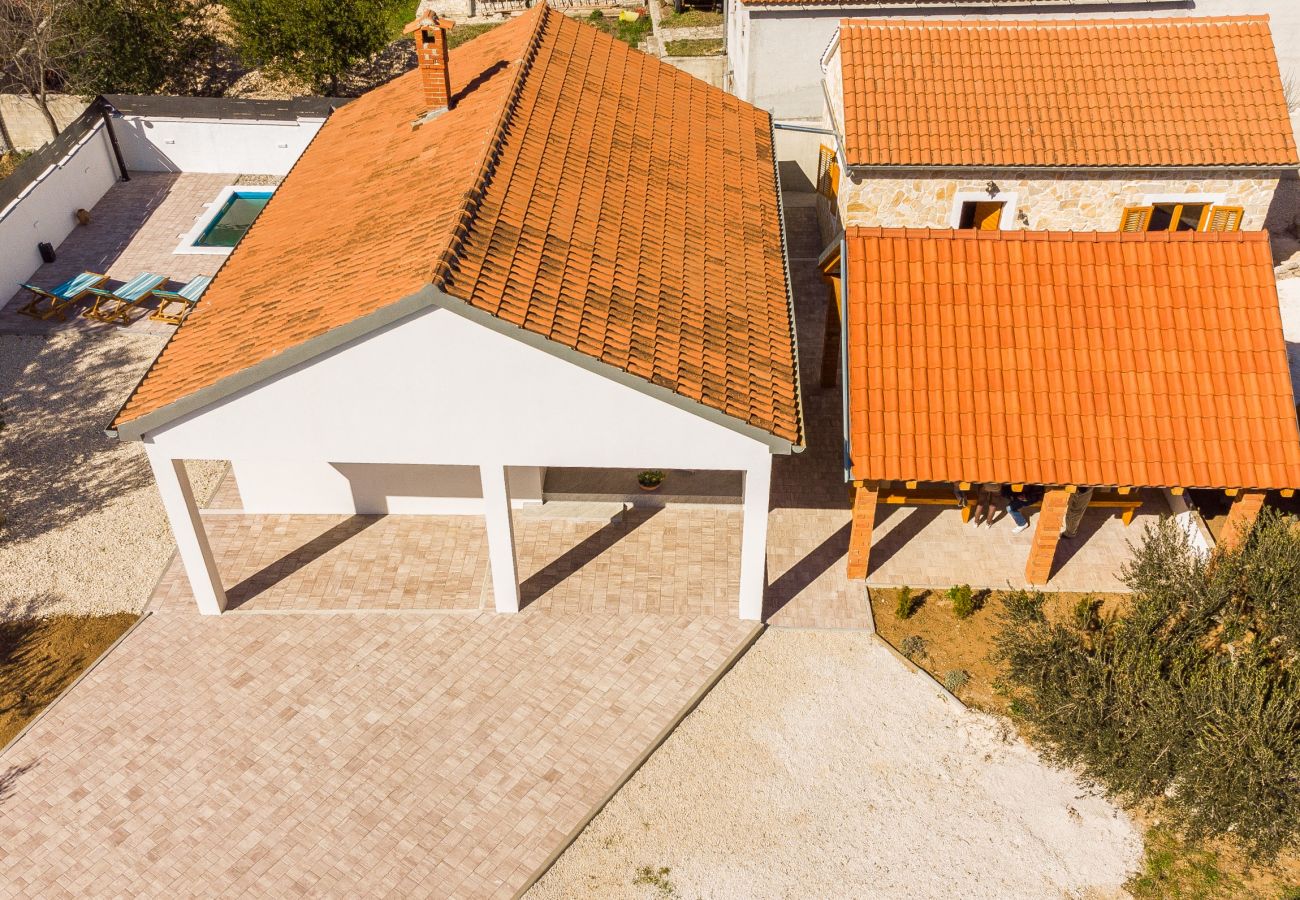 Hus i Škabrnja - Poolincluded - Holiday home Barba