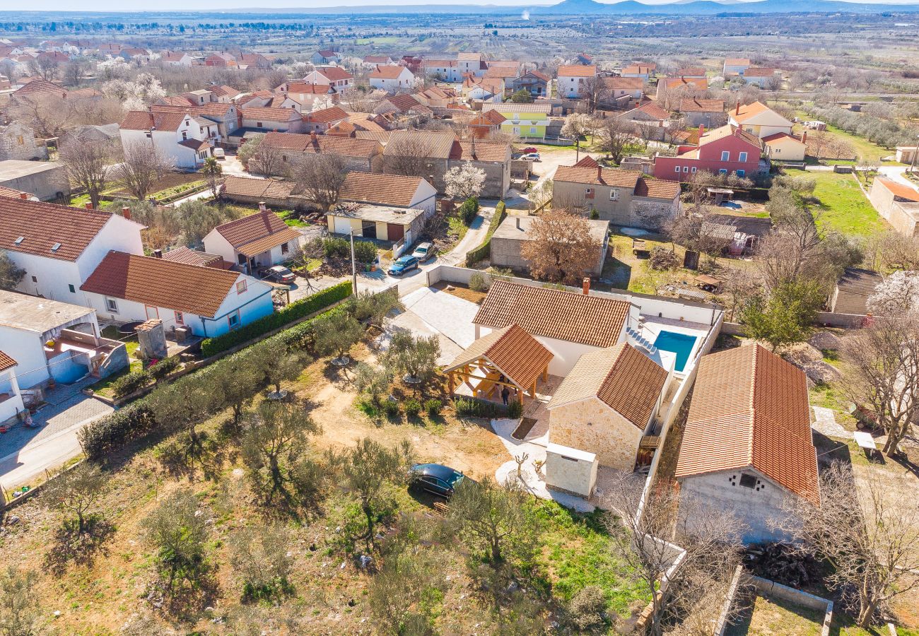 Hus i Škabrnja - Poolincluded - Holiday home Barba