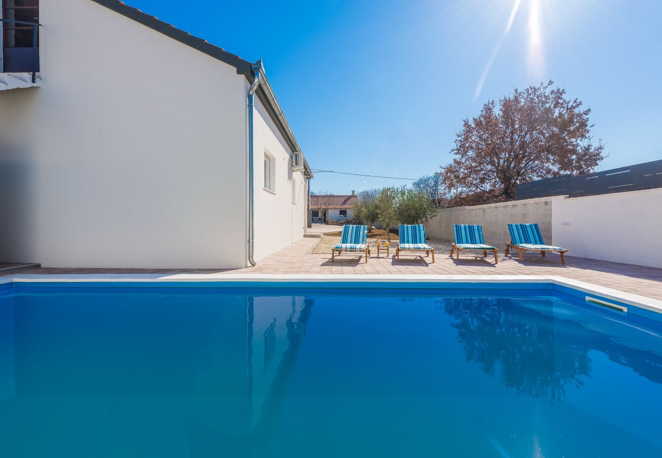 Hus i Škabrnja - Poolincluded - Holiday home Barba