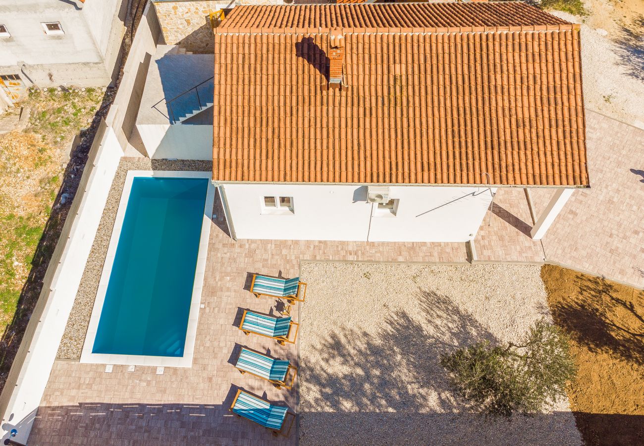 Hus i Škabrnja - Poolincluded - Holiday home Barba