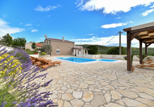 Hus i Kruševo - Poolincluded - Villa Krusevo Hus i Kruševo - Poolincluded - Villa Krusevo