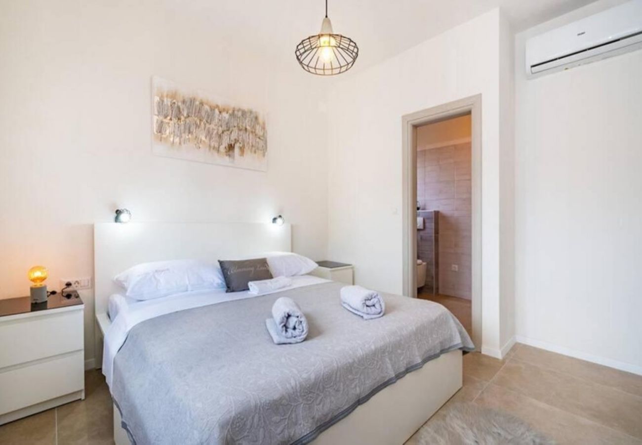 Hus i Biograd na moru - Poolincluded - Villa Danijela