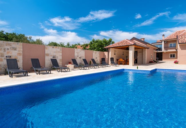 Hus i Perušic Benkovacki - Poolincluded - Villa Lana Hus i Perušic Benkovacki - Poolincluded - Villa Lana