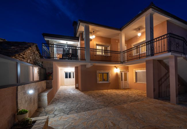 Hus i Perušic Benkovacki - Poolincluded - Villa Lana Hus i Perušic Benkovacki - Poolincluded - Villa Lana