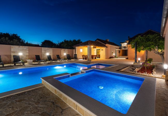 Hus i Perušic Benkovacki - Poolincluded - Villa Lana Hus i Perušic Benkovacki - Poolincluded - Villa Lana