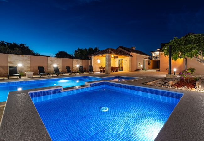 Hus i Perušic Benkovacki - Poolincluded - Villa Lana Hus i Perušic Benkovacki - Poolincluded - Villa Lana