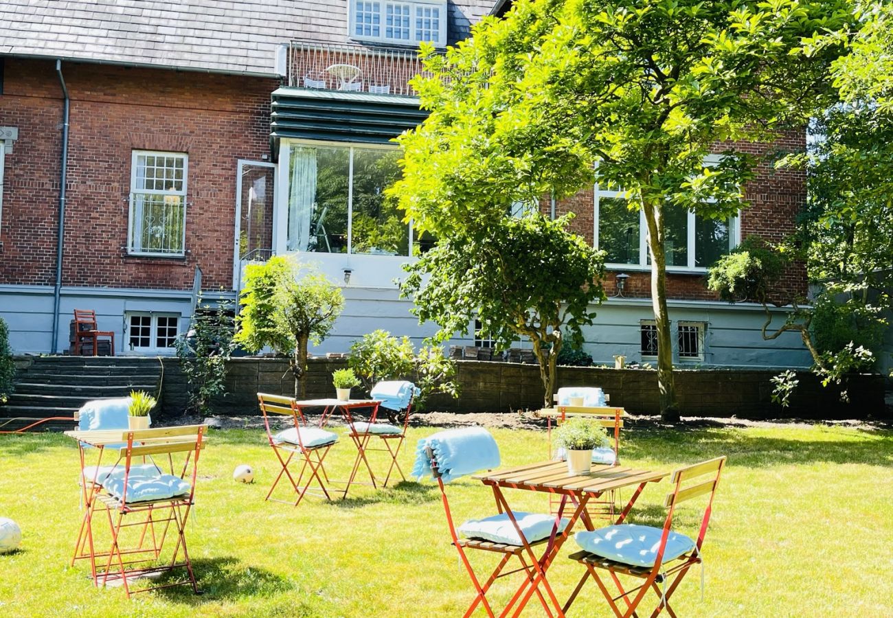 Ferielejlighed i Aalborg - aday - Aalborg mansion - Open bright apartment with garden