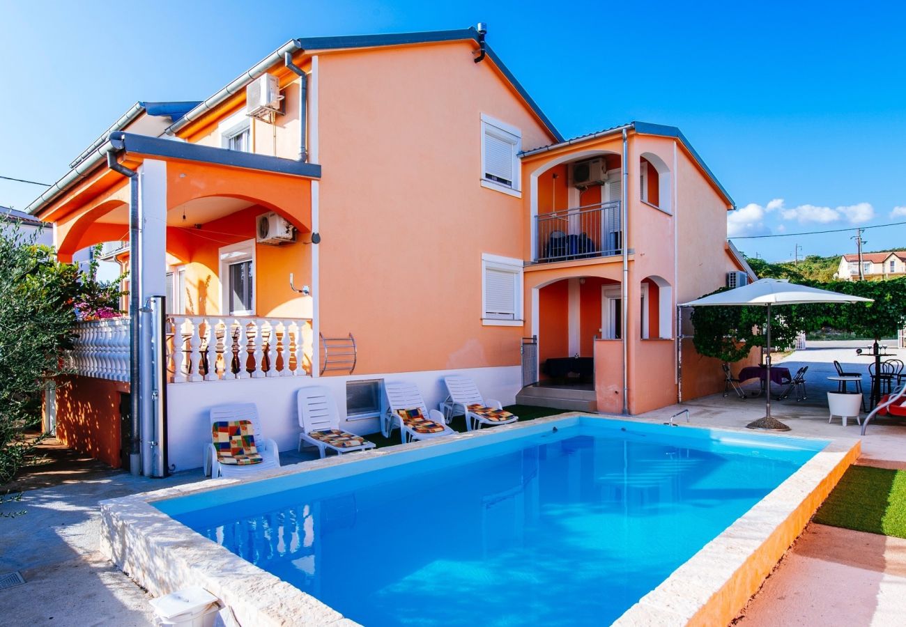 Hus i Maslenica - Poolincluded - Holiday house Favorit