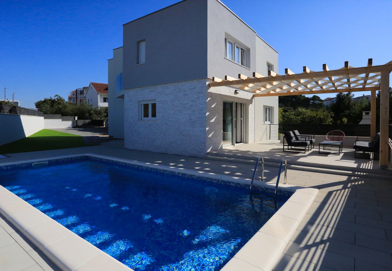 Hus i Šibenik - Poolincluded - Villa Sibenik