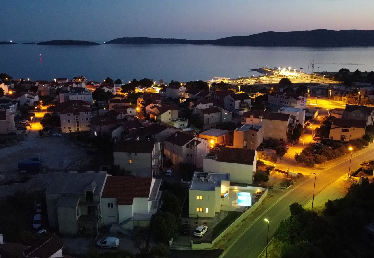 Hus i Šibenik - Poolincluded - Villa Sibenik