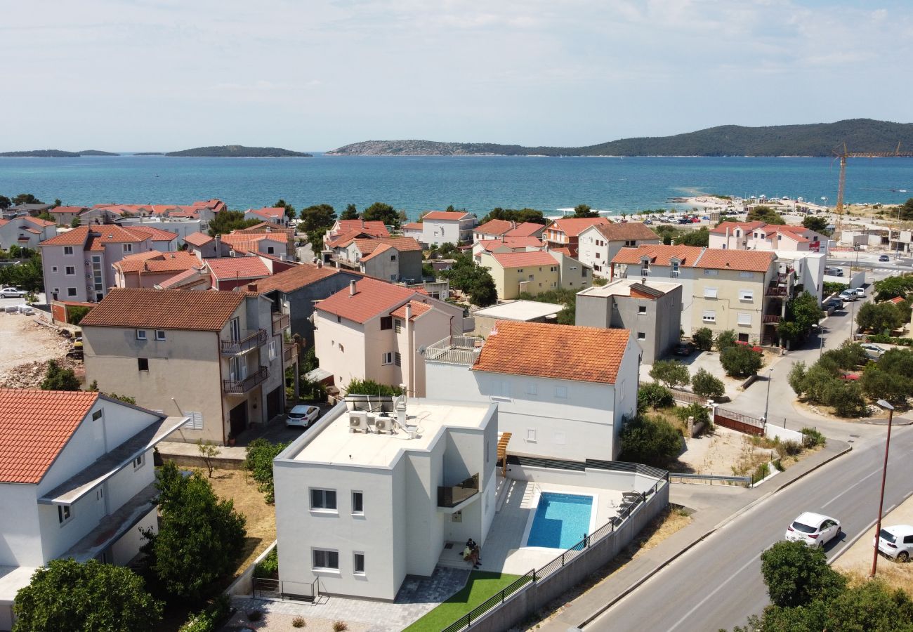 Hus i Šibenik - Poolincluded - Villa Sibenik